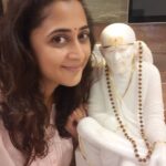 Kaniha Instagram - This needs no caption. ❤ #omsairam #thursdayaarti #sairam