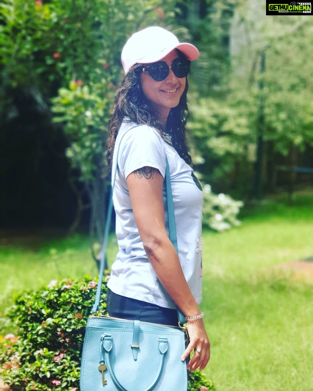 Kaniha Instagram - All we need sometimes is a small reminder,So here's mine to you: You are strong today, coz you know your weakness! You are beautiful ,coz you know your flaws! You are fearless today, coz you have been afraid! You are wise today, coz you have been foolish! You can let go off it all and laugh today, coz you have been sad! More power to being YOU !! ❤ #kaniha #positivevibes #beyourself