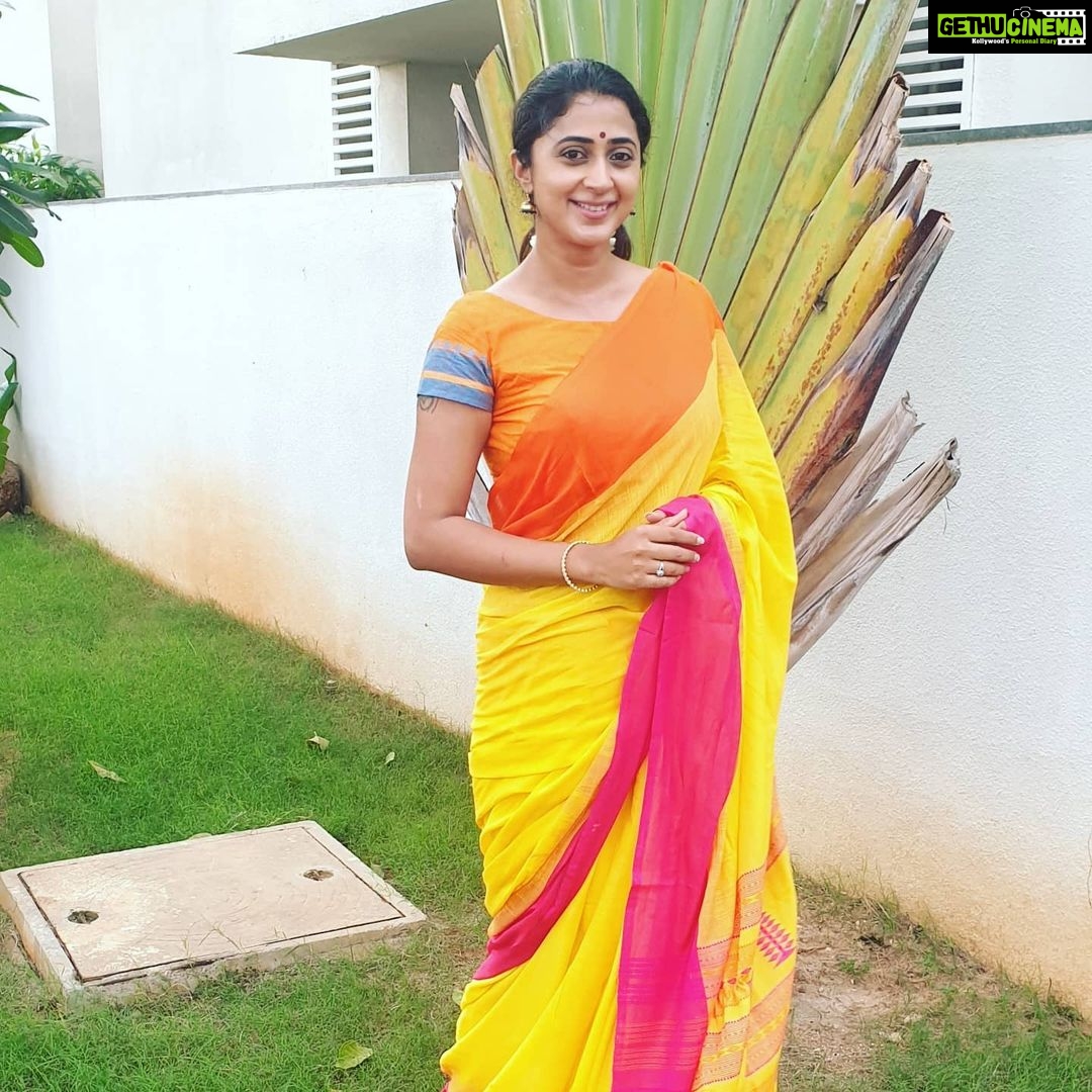 Kaniha Instagram - Go ahead Be your own cheer leader. ❤ #kaniha #positivevibes #sixyardsofelegance Saree @inde_loom