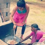 Kaniha Instagram - Follow the link in my Bio for the Vlog. And don't forget to subscribe to my YouTube if you still haven't!! ❤ Youtube:Kanihashyam #kaniha #villagestylecooking #chickencurry Chennai, India