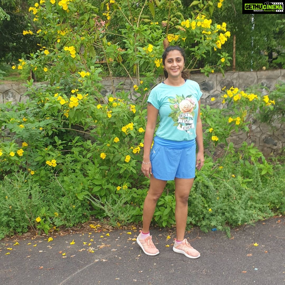 Kaniha Instagram - Don't resist change, Don't resist the flow. Sometimes life has better plans for you So Just let it flow!! ❤ PS:On my evening run When I saw these pretty flowers I stopped by for a quick pic. #kaniha #positivevibes