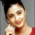Kaniha Instagram - My first ever photo shoot for Miss Chennai .Iwas 18 yrs old. Was so nervous ,hair ,makeup, facing the camera was all so new. But one thing that came naturally to me was the smile. Aren't the first time experiences always special. The First time driving a car😁,The first kiss☺,The first crush🥰,The first salary,the first job,the first this,the first that etc. Hold on to those memories close to your heart and smile. If it's worth sharing do cshare them with me i 'll read them. 😚☺😍 #kaniha #firstphotoshoot #memories #smileon