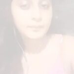 Kaniha Instagram - Wish I had gotten into Smule at the start of lockdown..Total timepass.. Holding the phone, adjusting those ear phones that kept constantly slipping out ,catching up with lyrics, making sure not to look too scary in this extreme close up were the other few things i was doing while singing lol.. Singing one of my fav songs.. For the love of @actormaddy ❤ Smule acc: kanihaofficial