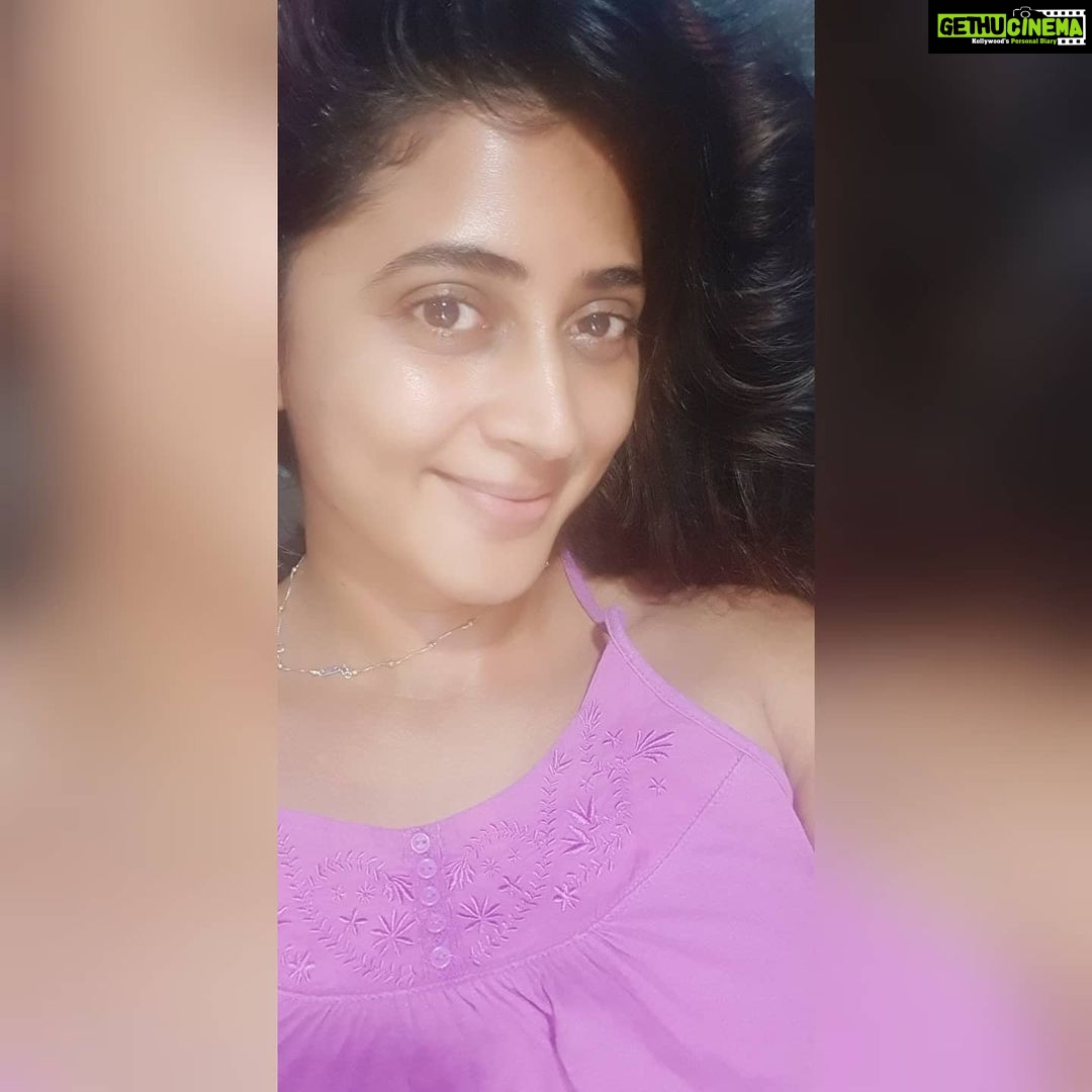 Kaniha Instagram - Two things to do before you go to sleep: 1)Cleanse your face(removes all the toxins) 2)Cleanse your mind(removes all the negative thoughts) Now say "thank you Universe" And go to sleep 🤗❤ #kaniha #positivevibes
