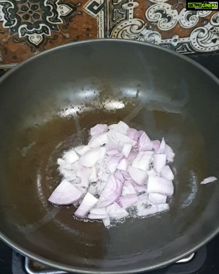 Kaniha Instagram - If you wanna cooke and eat something yummy under 15 minutes try this. Easy peezy 15 min chicken recipe. Vegetarians can replace chicken with tofu or paneer. Enjoy Bon appetit #chickenrecipes #kaniha Chennai, India
