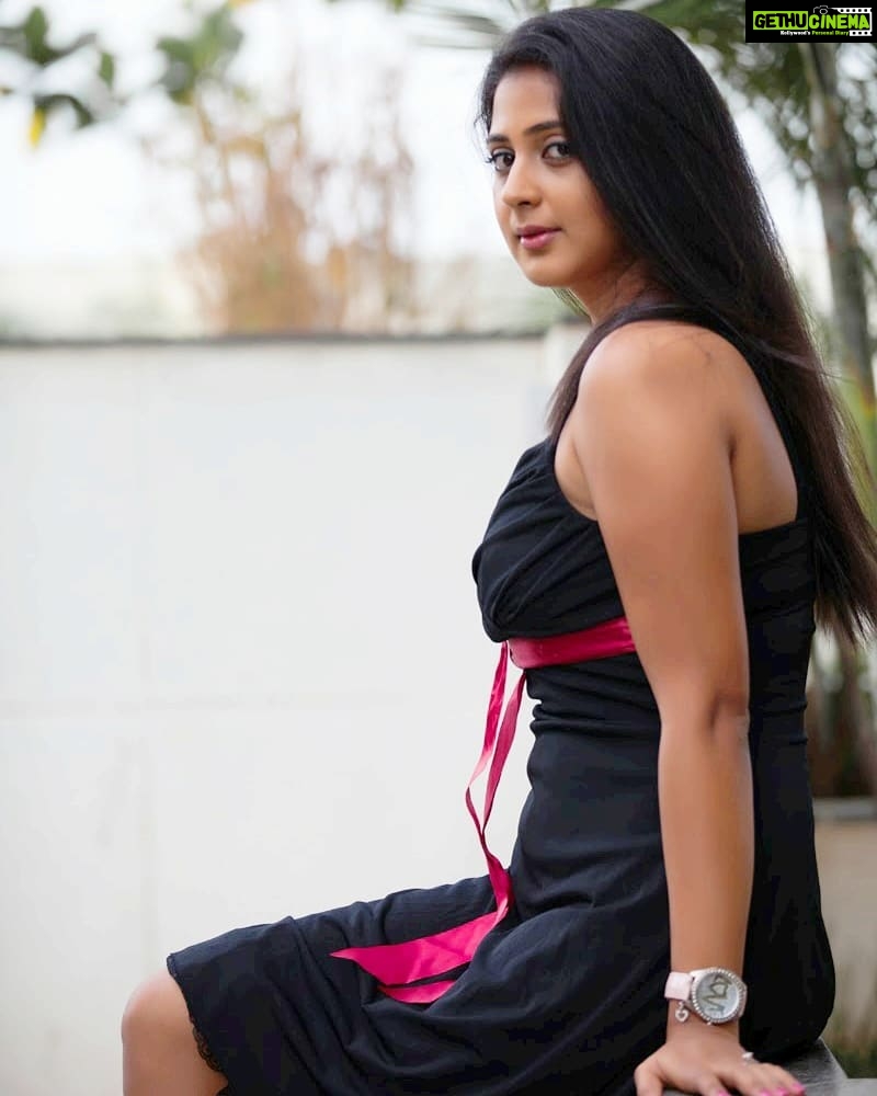 Kaniha Instagram - Never hold anger It's like holding a hot rod You'll only burn yourself. Breathe out all those negative emotions Breathe in the goodness around. Be Happy #staypositive #kaniha #lbd #blackdress