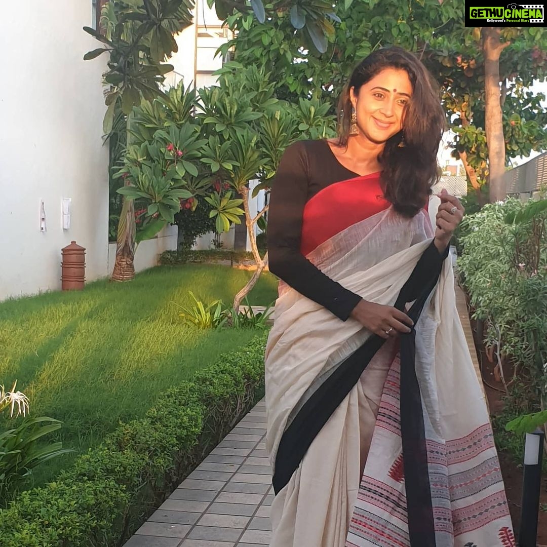 Kaniha Instagram - Sometimes in life you may not get the things you want, because you deserve better. Trust the Universe. Have positive thoughts. ❤ Had to take a pic When the sunlight kissed my face. Wearing one of my fav sarees from @inde_loom
