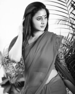 Kaniha Instagram - "Never Regret or apologize for being yourself." #kaniha #Sareelover #monochrome
#blackandwhite