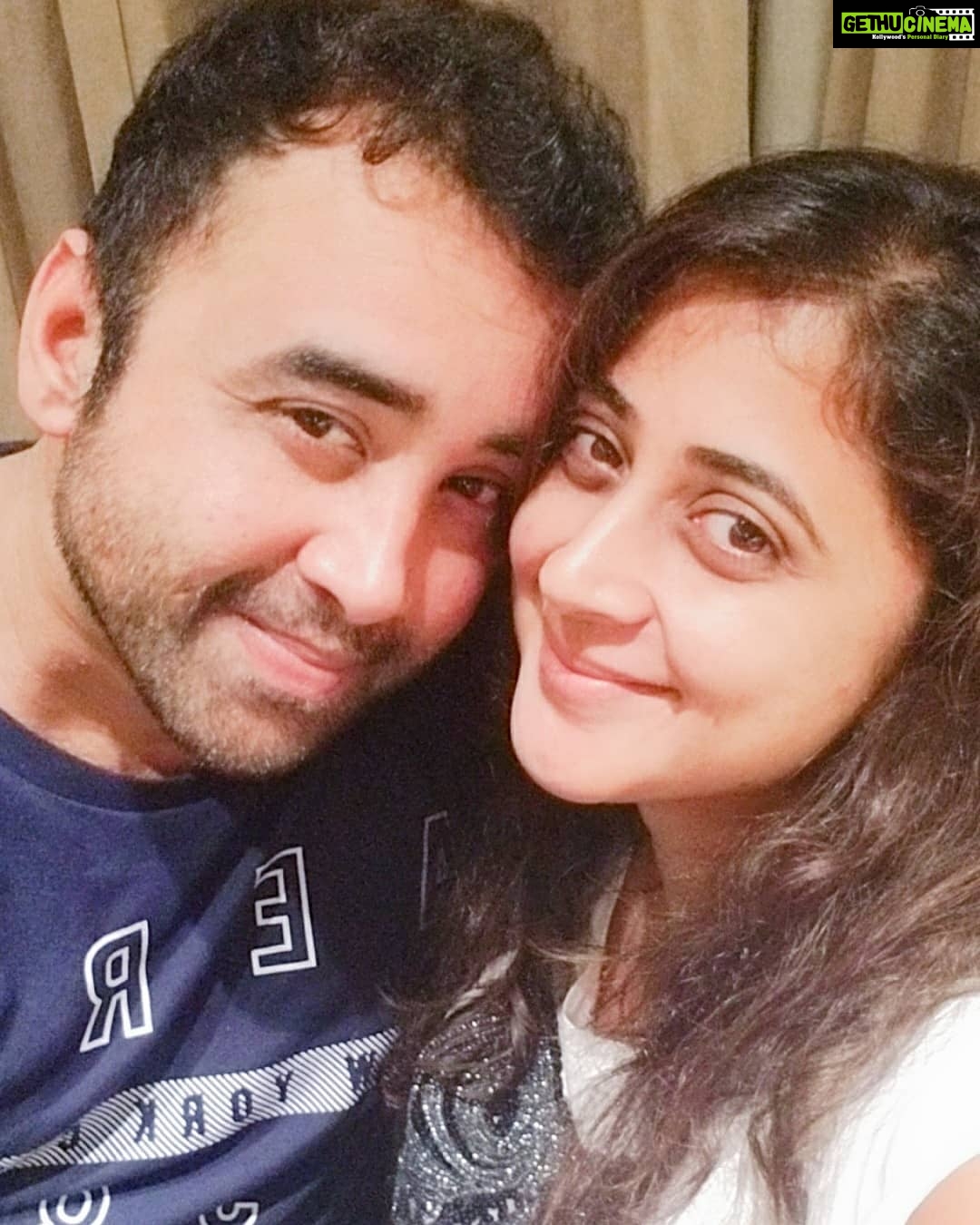 Kaniha Instagram - When someone treats you right with love and respect you glow differently they say.. ❤ #kaniha #meandhim