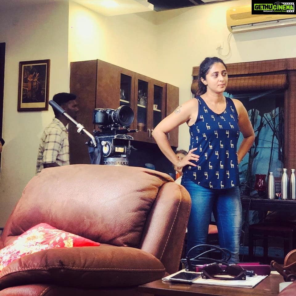Kaniha Instagram - Behind the camera for the first time.🤗 I've always felt Cinema is like an ocean. There are so many things for an artist to learn explore and shine. The passionate learner in me wanted to try directing for the first time. Be ready for a short film on a theme so close to my heart.❤ Post production in progress. #kaniha @sivaramanbalaji @shibusudhakar @theiakr