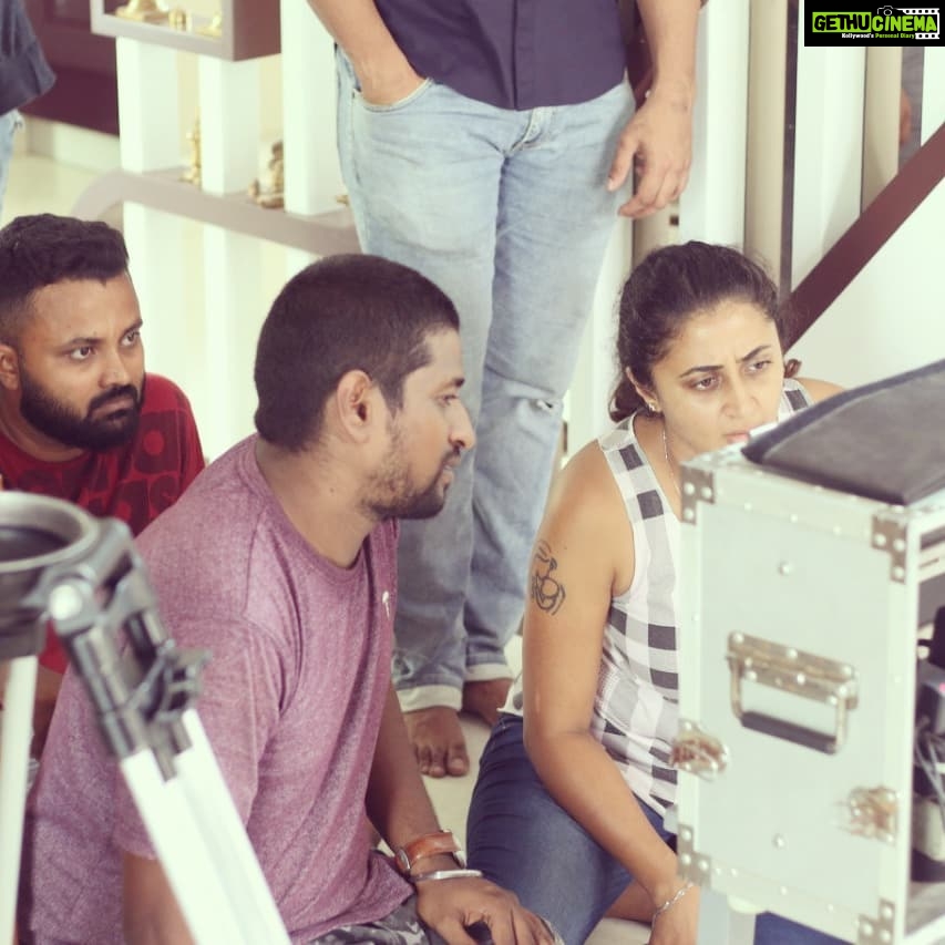 Kaniha Instagram - Behind the camera for the first time.🤗 I've always felt Cinema is like an ocean. There are so many things for an artist to learn explore and shine. The passionate learner in me wanted to try directing for the first time. Be ready for a short film on a theme so close to my heart.❤ Post production in progress. #kaniha @sivaramanbalaji @shibusudhakar @theiakr
