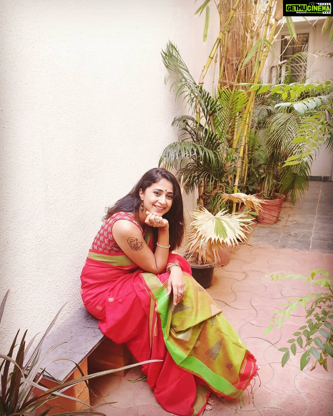 Kaniha Instagram - The moment you realize you are important and worthy ,you will soon see yourself crossing out certain people from your life. Change is good. Love yourself❤ Saree from @inde_loom #kaniha #selflove #positivevibes Chennai, India