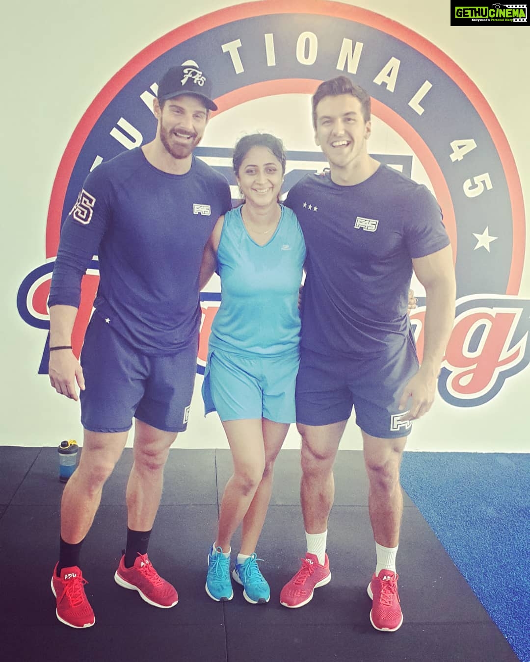 Kaniha Instagram - An amazing awesome workout with the 2 giants of @f45_training What an electrifying workout that was. You both totally rockš¤ā¤ @pistoledpete @coryg_ @f45_neelankarai @f45india_official F45 Training Neelankarai