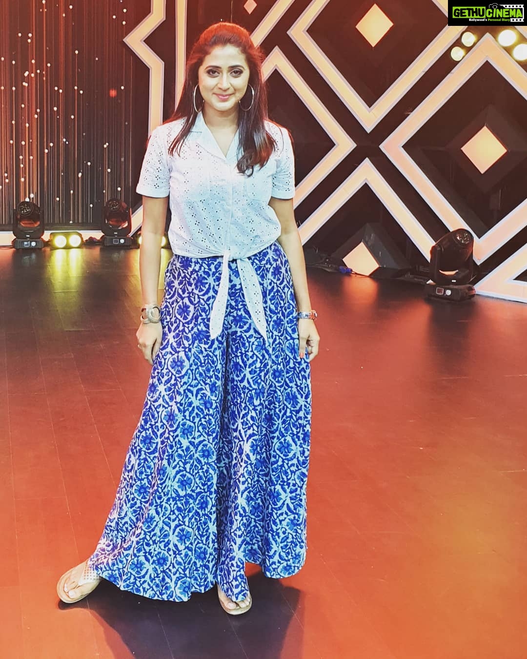 Kaniha Instagram - Dont know how and where to start with #selflove ?? Start with giving yourself good sleep.Make sleep a top priority. Nothing else should take priority over a good night's sleep. If you arent able to fall asleep ,don't fall in love. If work is keeping you awake, tell yourself that your productivity gets better with good sleep. Keep away your phone...keep it far away if you are someone who gets tempted to check every single notification. When you wake up let your hands search for your water bottle not your phone to check messages,you have the whole day to do that. A good night's sleep will keep your mind, body and soul happy. Good Morningš¤ #kaniha