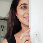 Kaniha Instagram - Eye contact..ohhh I love it❤ Eyes say a lot more than words do Eyes don't lie. #kaniha #halfface #eyesdontlie Chennai, India
