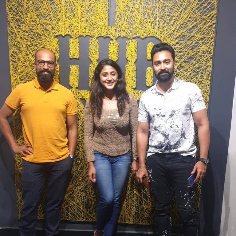 Kaniha Instagram - Time flies when we are in the company of certain people... Laughter,chat and memories rekindled.. With my dear ones🤗❤ @prasanna_actor @krishnakumarramakumar #friends #5star Hub at Ecr
