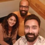 Kaniha Instagram - Time flies when we are in the company of certain people... Laughter,chat and memories rekindled.. With my dear ones🤗❤ @prasanna_actor @krishnakumarramakumar #friends #5star Hub at Ecr