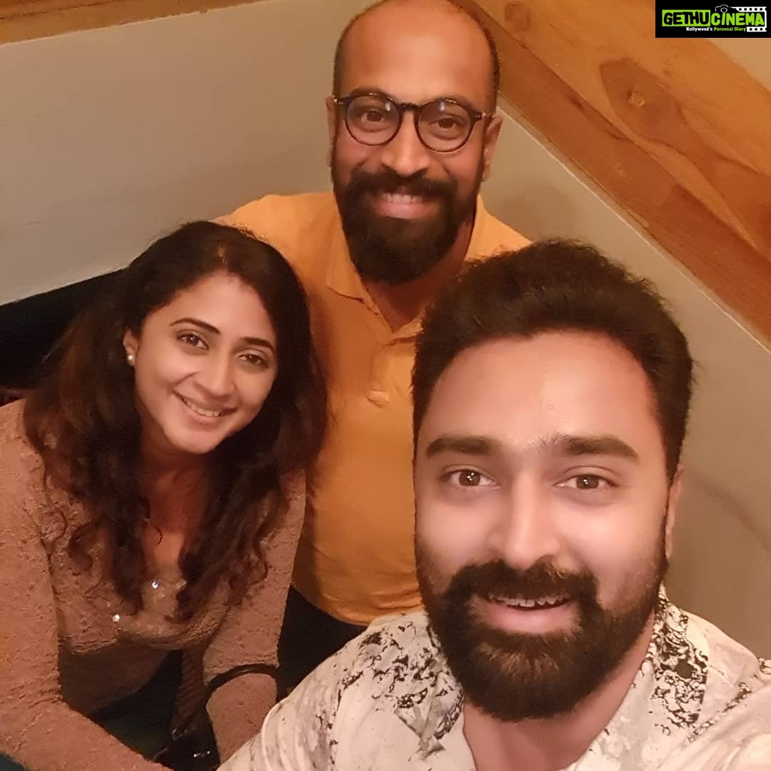 Kaniha Instagram - Time flies when we are in the company of certain people... Laughter,chat and memories rekindled.. With my dear ones🤗❤ @prasanna_actor @krishnakumarramakumar #friends #5star Hub at Ecr