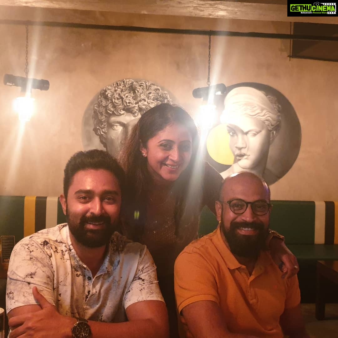 Kaniha Instagram - Time flies when we are in the company of certain people... Laughter,chat and memories rekindled.. With my dear ones🤗❤ @prasanna_actor @krishnakumarramakumar #friends #5star Hub at Ecr