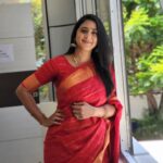 Kaniha Instagram - Confidence glows differently! Don't let small talk bring you down. Keep soaring high!! #smile @merakibysindhu #sareelove Sun Studio
