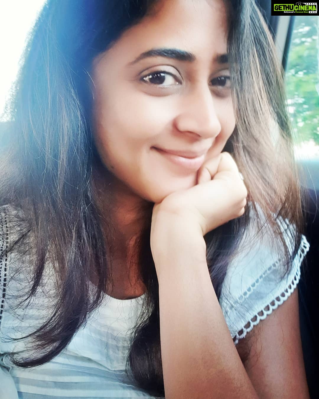Kaniha Instagram - What's the hurry?? We are all in a hurry to accomplish something.. sometimes its really awesome to take time off and just sit,breathe,observe and absorb. Why hurry when you can be merry..❤❤ #kaniha #positivevibes Chennai, India