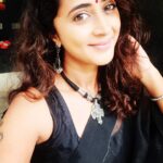 Kaniha Instagram - Smile..there are so many reasons to smile If you cant find any.. Smile simply coz you look beautiful when you do💕 #kaniha #Inde_loom #positivethinking