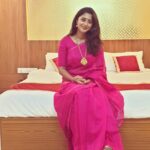 Kaniha Instagram - Invest your energy,time,thoughts in the right people and right things. Else you'll see no growth.❤ Sending Positive vibes from Guruvayoor 🙏 #kaniha #positivethinking #beyourself #bestrong Guruvayur