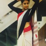 Kaniha Instagram - Striking a pose??? Noooooooo Was tying a bun 🤣🤣 Will be posting details about this super classy @inde_loom lovely saree that I'm wearing tomorrow...❤ #kaniha #Sareelover #sareesofinstagram #sixyardsofelegance