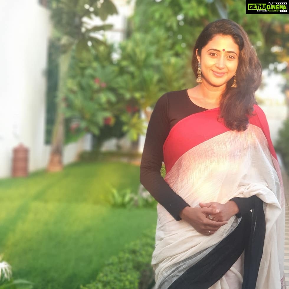 Kaniha Instagram - So many queries about the saree.. An Ikkat Jacuard Jamdani saree done using khadi cotton yarn and fashionable geometric motifs weighs less than 350grams. A very soft and fantastic 6 yards of drape by @inde_loom is a social impact start up which helps weavers in various handloom clusters upskill and help them earn better Livelihood. I am paving the way for handloom, handmade, ethnic, sustainable and slow fashion weaves. #Cotton #handloom #saree #iwearhandloom #sareelove #100sareepact #handloomsarees #ilovehandloom #handmade #cotton #sarees #indianwear #ethnicwear #sari #ikkat #sustainablefashion #cottonsaree #handloomsaree # #sareeaddict #inde_loom #indeluv #indedrapes #indecollection # indebytes #slowfashion #sustainable #ethnic #chennai #kerala #kaniha_official Chennai, India