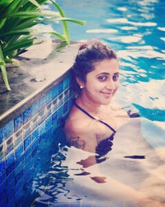 Kaniha Instagram - That's me doing my most fav thing
Chilling in water😁😝 #watersigns 
#ilovewater #cancerwoman♋️