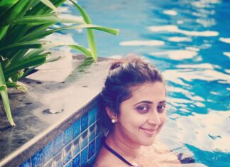 Kaniha Instagram - That's me doing my most fav thing Chilling in water😁😝 #watersigns #ilovewater #cancerwoman♋️