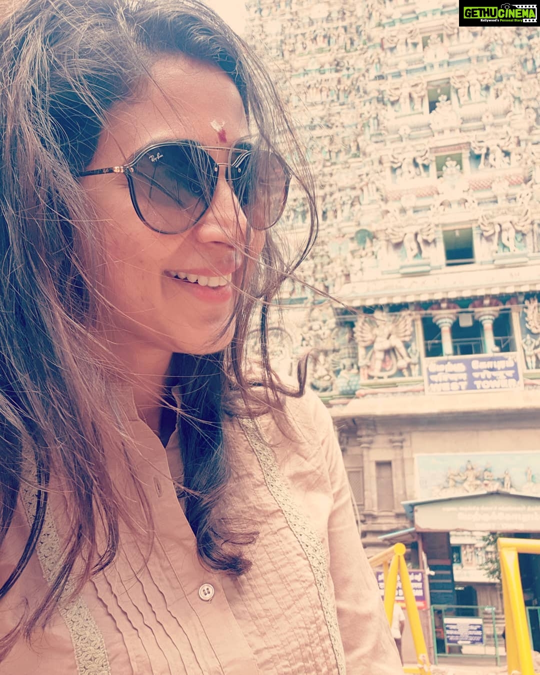 Kaniha Instagram - This may not be the best pic of mine But its so special to me to receive the blessings of Meenakshi Amman.. Coming back to this city brings back so many memories The city where I spent 6 years of my precious childhood The city that taught me so many things The city where I've made friends for life.. I love you Madurai❤ Madurai ponnu da #madurai #kaniha #maduraiponnu #meenakshitemple Meenakshi Temple
