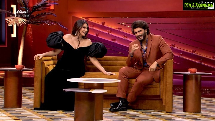 Karan Johar Instagram - This episode is all about the S and M : side-splitting laughter and mind-boggling revelations. Watch the sixth episode of #HotstarSpecials #KoffeeWithKaranS7 streaming this Thursday from 12:00am only on Disney+ Hotstar. @disneyplushotstar @sonamkapoor @arjunkapoor @apoorva1972 @jahnviobhan @aneeshabaig @dharmaticent