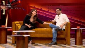 Karan Johar Instagram - A duo you Khan-not miss!😉 On the Koffee couch this episode, are two epic Khans and it cannot get more savage than this! #HotstarSpecials #KoffeeWithKaranS7 episode 5 streams this Thursday at 12am only on Disney+ Hotstar. @disneyplushotstar #AamirKhan @kareenakapoorkhan @apoorva1972 @jahnviobhan @aneeshabaig @dharmaticent