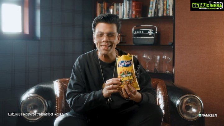Karan Johar Instagram - Guys, stop this troll Ab khul gayi hai pol Don't miss the chatpata twist! Cheesy Videsipan meets Indian Chatpatapan Try the new @kurkuresnacks Chatpata Cheese - a unique match that’s two much fun! #KurkureChatpataCheese #VidesiMeinDesiChatpatapan #AbLagaMasala #Partnership #ad