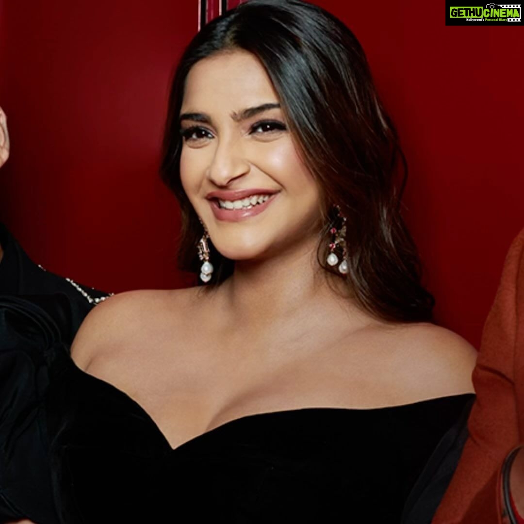 Karan Johar Instagram - Koffee, confessions and Kapoors! These two are ready to make you swoon! Watch the sixth episode of #HotstarSpecials #KoffeeWithKaranS7 streaming now only on Disney+ Hotstar. @disneyplushotstar @sonamkapoor @arjunkapoor @apoorva1972 @jahnviobhan @aneeshabaig @dharmaticent