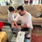 Kareena Kapoor Instagram - This #IndependenceDay, we tried to build... and build we did 😁 Tim's first-ever rock band stage, made out of recycled paper 🤘🏼🎸🥁🎤🎵 Reuse, recycle, be free... ♥️♻️ #FamilyTime #Reels #ReelItFeelIt