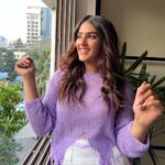 Kavya Thapar Instagram - Just me, laughter and Mumbai traffic 🍭🚦 Runway Lifestyle