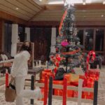 Kavya Thapar Instagram - Everyone got one with the treeeee 🎄🎅🏻❤️ #soheresmine #tistheseason ☺️ Hilton Goa Resort