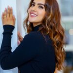Kavya Thapar Instagram - How necessary are captions? 🧐