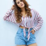 Kavya Thapar Instagram - Pick your fav 1 / 2 ? 🤍💗 📸 @portraitshelter 🤍 Styled by @pallakhshah @riyabhansalii @himanyasingh 💞 Hmu @makeup_ur_day @niveditha_nayak 💕 Mumbai, Maharashtra