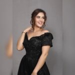 Kavya Thapar Instagram - Just throwin’ some Daphne Bridgerton vibes your way 👑 Hmu by my ever lovely @juveria_k ❤️ Styled by @stylistshikhar 🥰 Shot by @blueskyfilmz 💯 India
