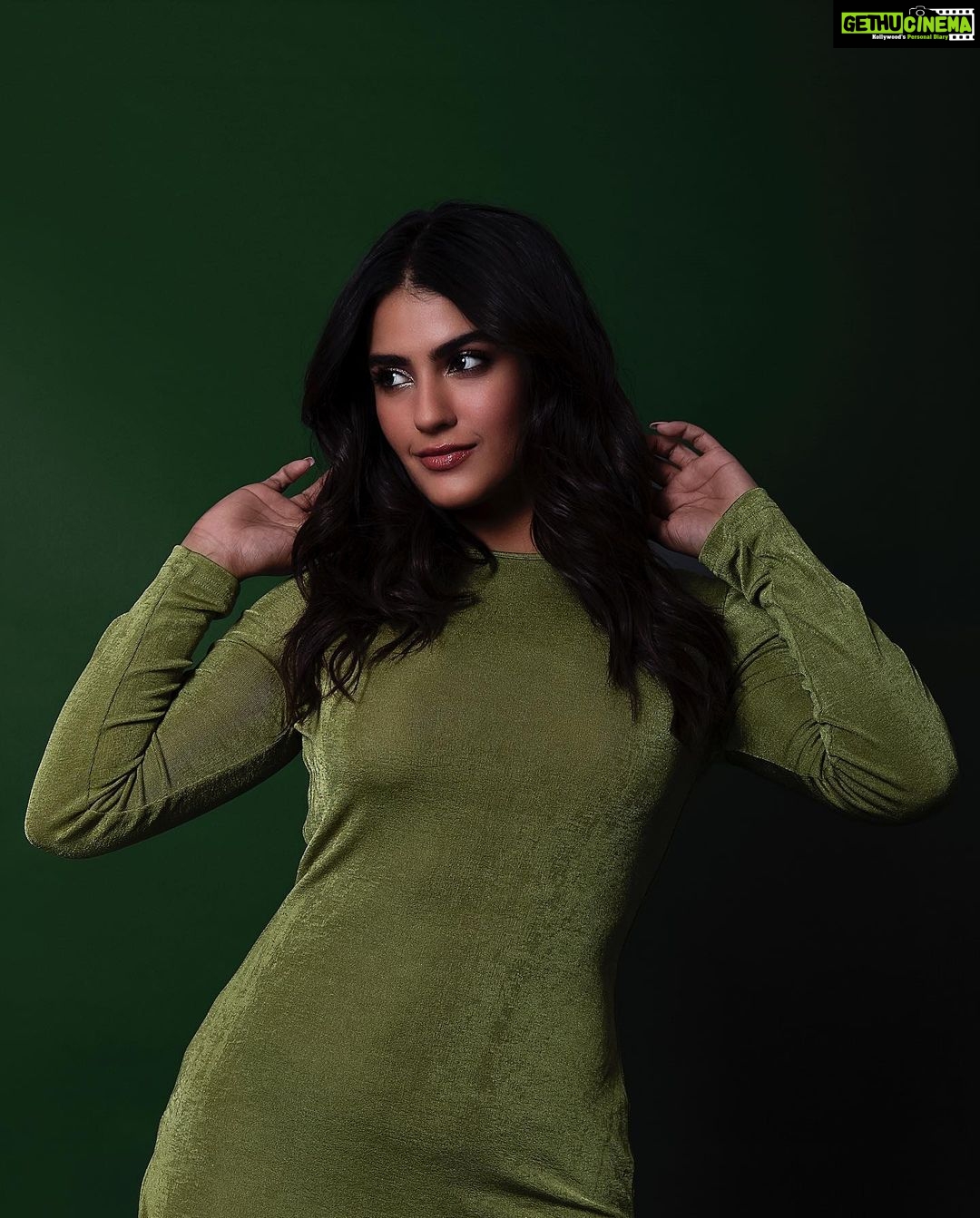 Kavya Thapar Instagram - Snickersnee π‘ . . . . . . . . . . . . . . . . . . . . . . . . . . . . . #actress #model #fashion #photography #cute #happy #photoshoot #instadaily #funny #fashionmodel #instagood #instadaily #instablackandwhite #instagram #trend #lifestyle #insta #music #bollywood #modellife #movies #kavyathapar #kavyathapar20 #pictureoftheday #blackandwhite #color #happiness #eyes #lips #smile #loveyourself Runway Lifestyle