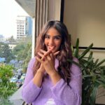 Kavya Thapar Instagram - Just me, laughter and Mumbai traffic 🍭🚦 Runway Lifestyle