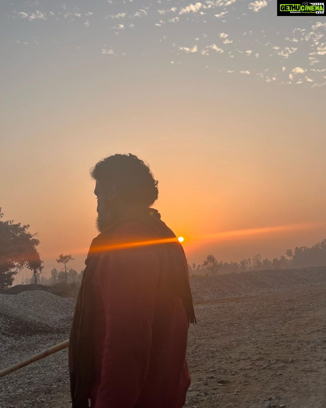 Kavya Thapar Instagram - Days like these that breathe the life back into me.. ॐ Guru 🙏❤️ Anant Dham