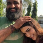 Kavya Thapar Instagram - Happy Birthday Gurupapa 😇🌹 #jairamjiki #guruji #iloveyou #thankyou #paramathma 🫂❤️ @anantdham Haridwar