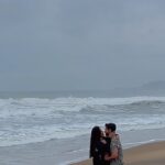 Kavya Thapar Instagram - Tag your special someone who brings out the beach love on a rainy day in you the way @iamparasarora and @kavyathapar20 did in ‘BAARISH KE DIN’ #beachlove #baarishkedin Link in bio. Watch now! India