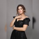Kavya Thapar Instagram - Just throwin’ some Daphne Bridgerton vibes your way 👑 Hmu by my ever lovely @juveria_k ❤️ Styled by @stylistshikhar 🥰 Shot by @blueskyfilmz 💯 India