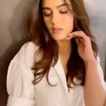 Kavya Thapar Instagram - Tell me your heart rate isn't as the changing lights right now? 📈📉📈 . . . . . . . . . . . . . . . . . . . . . . . . . . . . . . . . . . . . #reels #reelsinstagram #reelsvideo #reel #reelitfeelit #réel #reelsindia #reelindia #reelkarofeelkaro #reelinstagram #actress #reellife #actresslife #actresslifestyle #allineed #videography #dancing #feeling #dance #dancereels #dancer #kavyathapar #kavyathapar20 #trendingreels #trending #trendingsongs #trendingnow #trend Runway Lifestyle