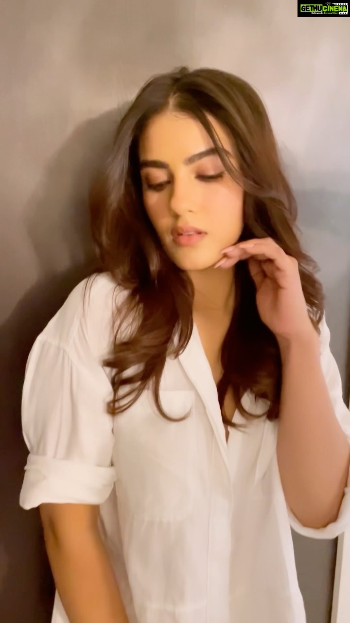 Kavya Thapar Instagram - Tell me your heart rate isn't as the changing lights right now? πππ . . . . . . . . . . . . . . . . . . . . . . . . . . . . . . . . . . . . #reels #reelsinstagram #reelsvideo #reel #reelitfeelit #rΓ©el #reelsindia #reelindia #reelkarofeelkaro #reelinstagram #actress #reellife #actresslife #actresslifestyle #allineed #videography #dancing #feeling #dance #dancereels #dancer #kavyathapar #kavyathapar20 #trendingreels #trending #trendingsongs #trendingnow #trend Runway Lifestyle
